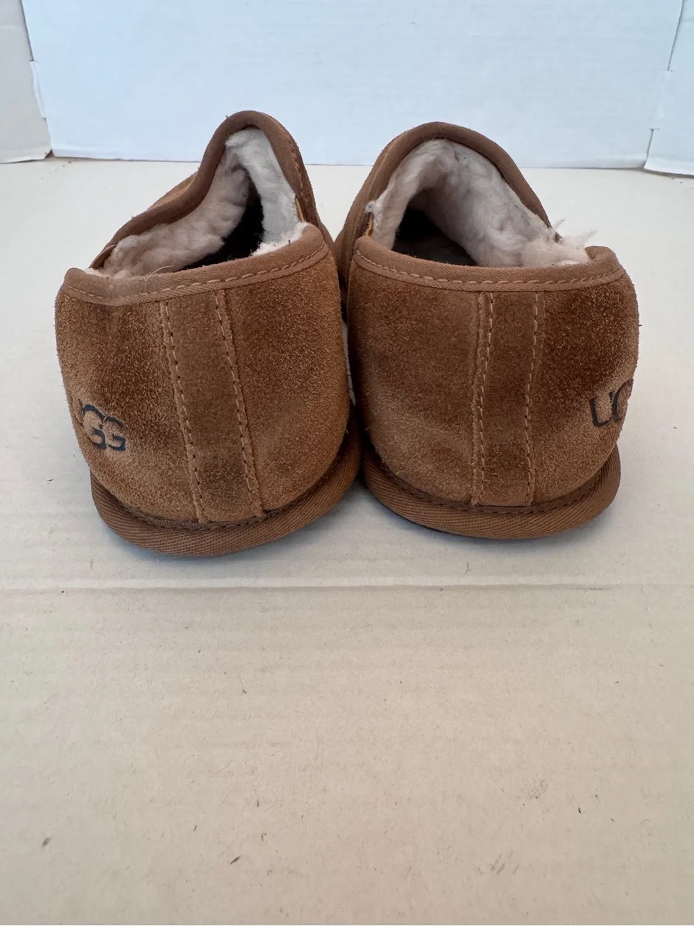 UGG Scuff Romeo ll Slippers Men’s Size 9 Chestnut Suede Leather Fur Lined Dad